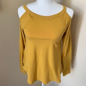 Long sleeve cold -shoulder tee